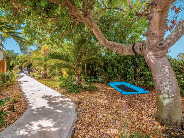 Luxurious 4-Bedroom Waterfront Villa in Holmes Beach